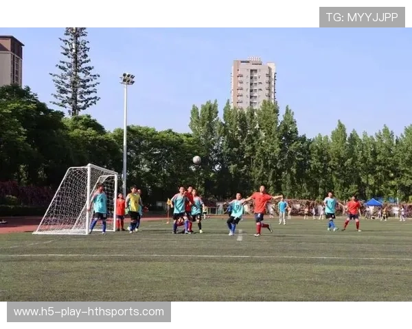 “青少年足球传承活动在全国范围内展开，共筑足球梦想”，青少年的足球联赛